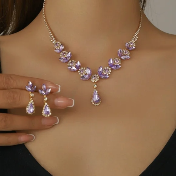 Emerald Green and Silver Necklace Set - Picture 2 of 6